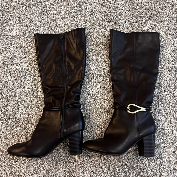 Shoes - Chocolate brown boots with gold buckle!!